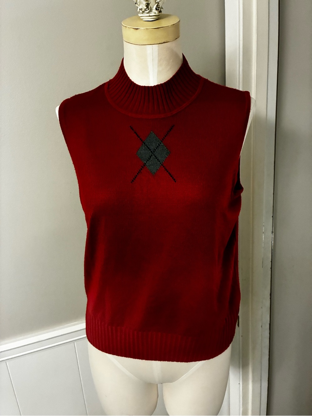 Vintage Requirements Women's Red Sleeveless Turtleneck Sweater with Gray Argyle